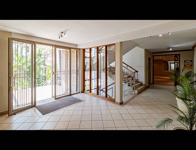1,048M² OFFICE FOR SALE IN FERNDALE